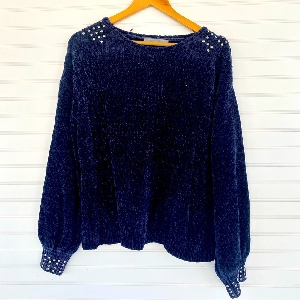 Studded pullover sweater Size Large